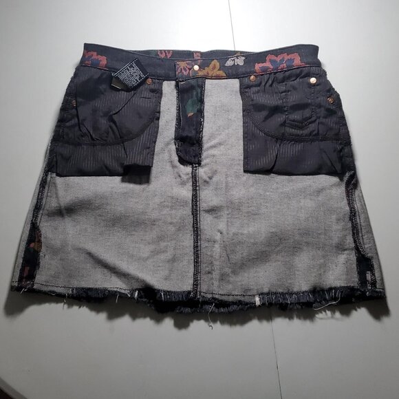 7 For All Mankind Black Denim Floral Mini Skirt sz 28w - Picture 13 of 16